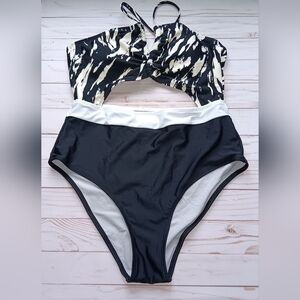 Cupshe Women's Cutout Shirring One Piece Swimsuit US Large Summer Resortwear NWT